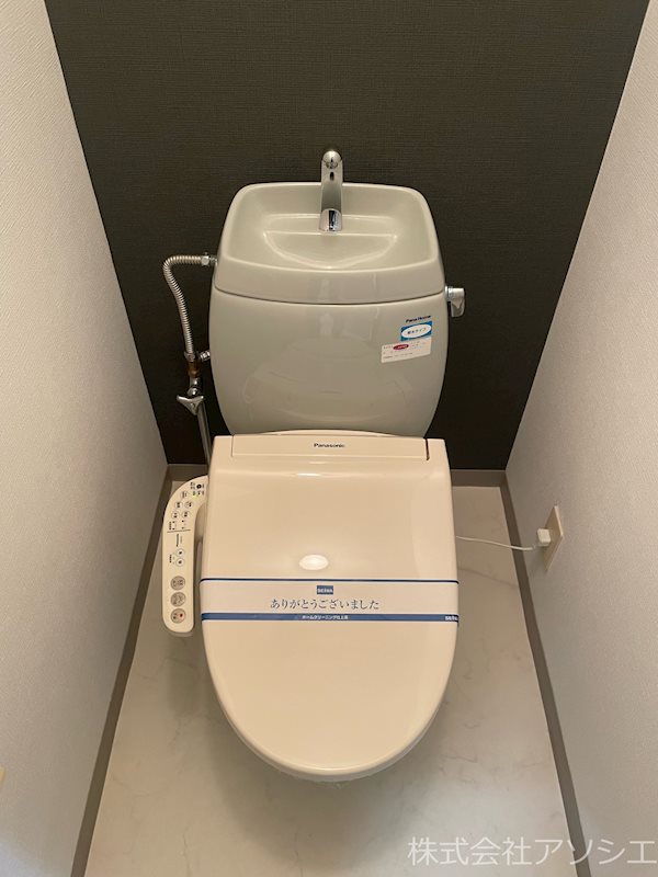 トイレ　同タイプの別のお部屋です。