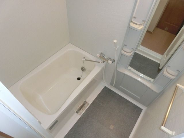 バス・シャワールーム　追い焚き完備のバスルーム