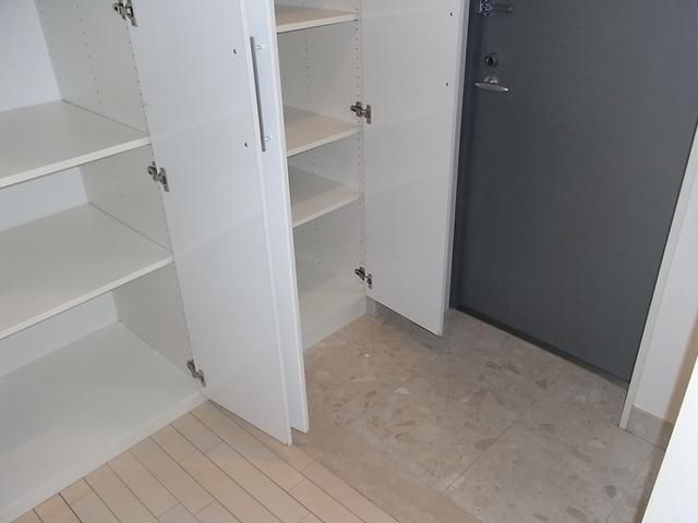 玄関　シューズボックス付き玄関