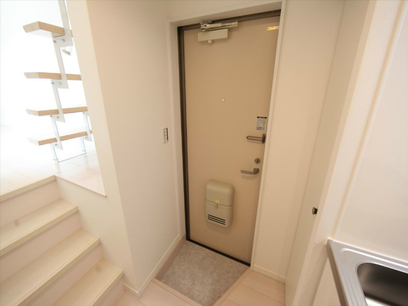 玄関　玄関　シューズボックス付（収納充実してます）