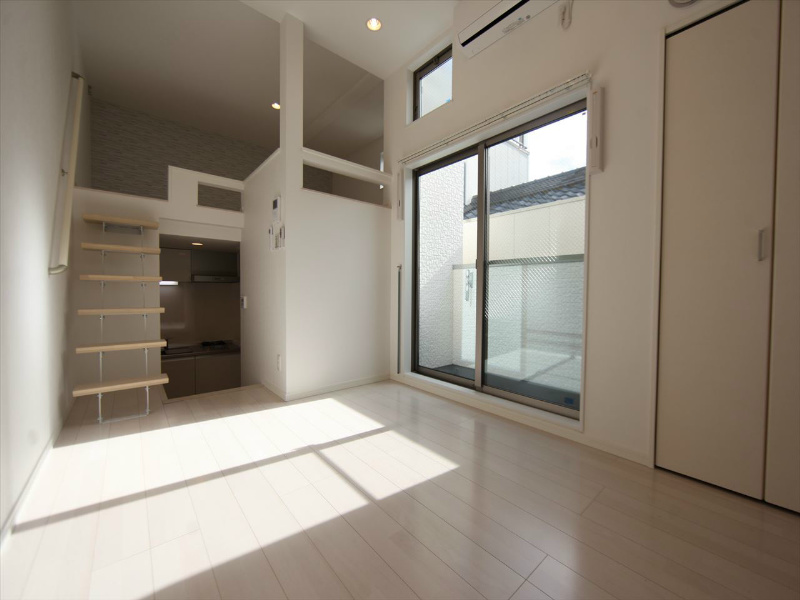 居室・リビング　洋室6.2帖　上階ロフト5.7帖（収納としても使用できます）