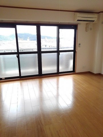 居室・リビング　ゆったりとした居間です