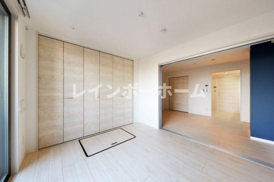 その他部屋・スペース　広くて明るい寝室