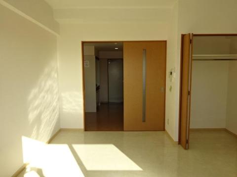 居室・リビング　室内