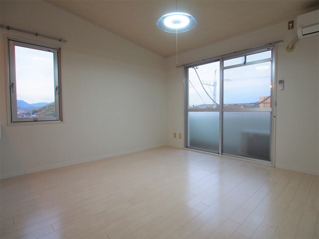 居室・リビング　３０５号室