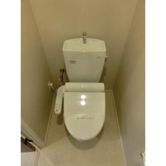 トイレ　※写真は同タイプ住戸です。