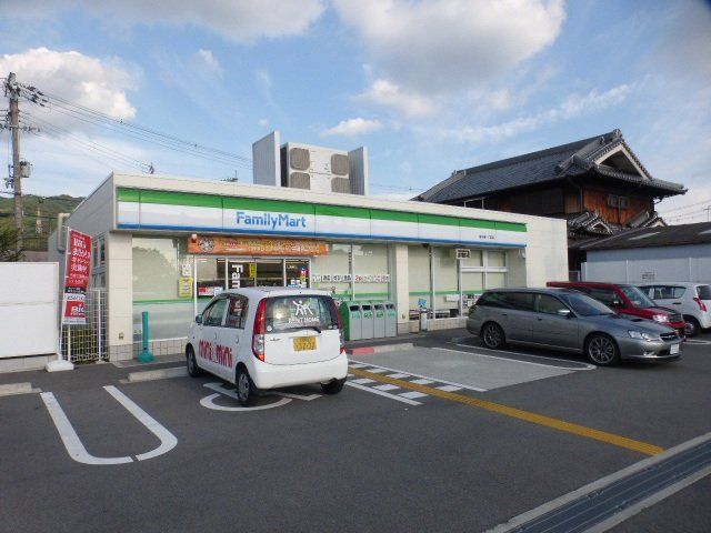 コンビニ　ファミリーマート八尾曙川東１丁目店（コンビニ）まで122m