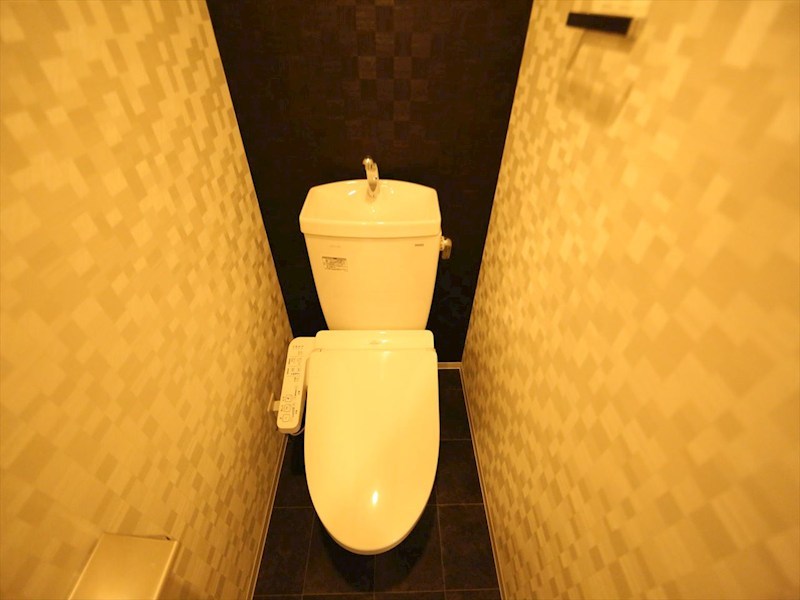 トイレ　温水洗浄暖房便座付トイレ