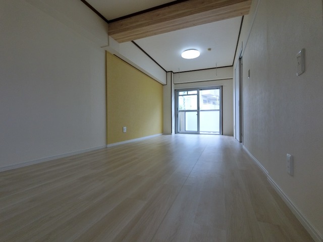 その他　アクセントクロスを採用