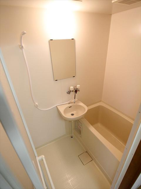 バス・シャワールーム　松山市道後北代　ファミール北代II　浴室
