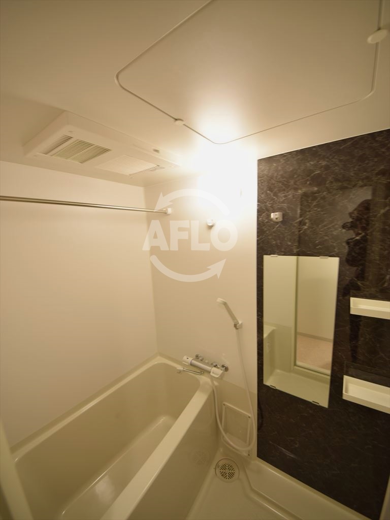 バス・シャワールーム　ルーエ本町　浴室