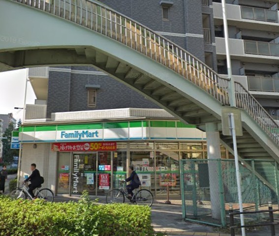 コンビニ　ファミリーマート　新大阪駅東口（コンビニ）まで17m