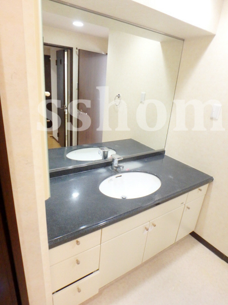 洗面設備　鏡の大きな洗面☆