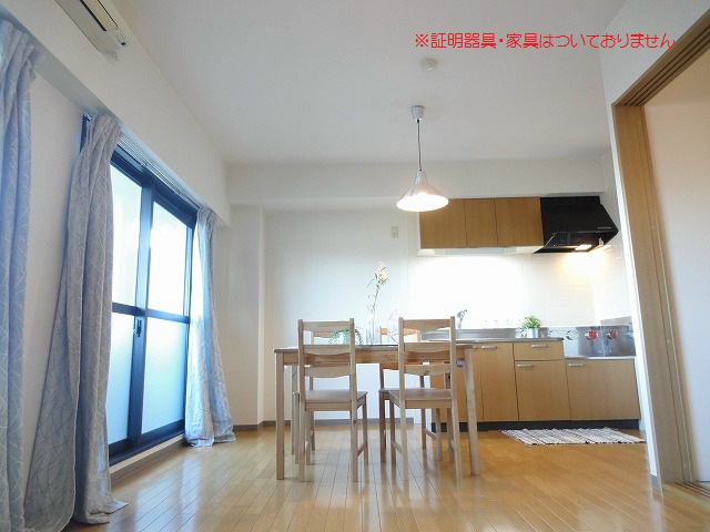 洗面設備　清潔感のある洗面台になります