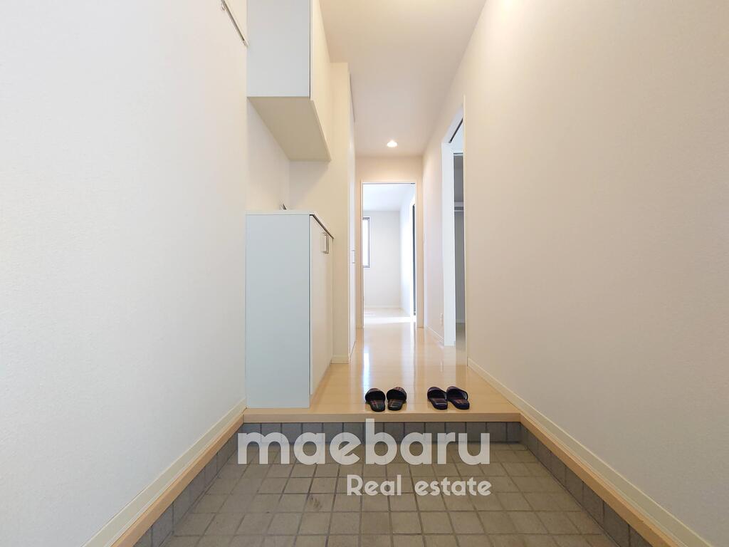 玄関　広い玄関スペース