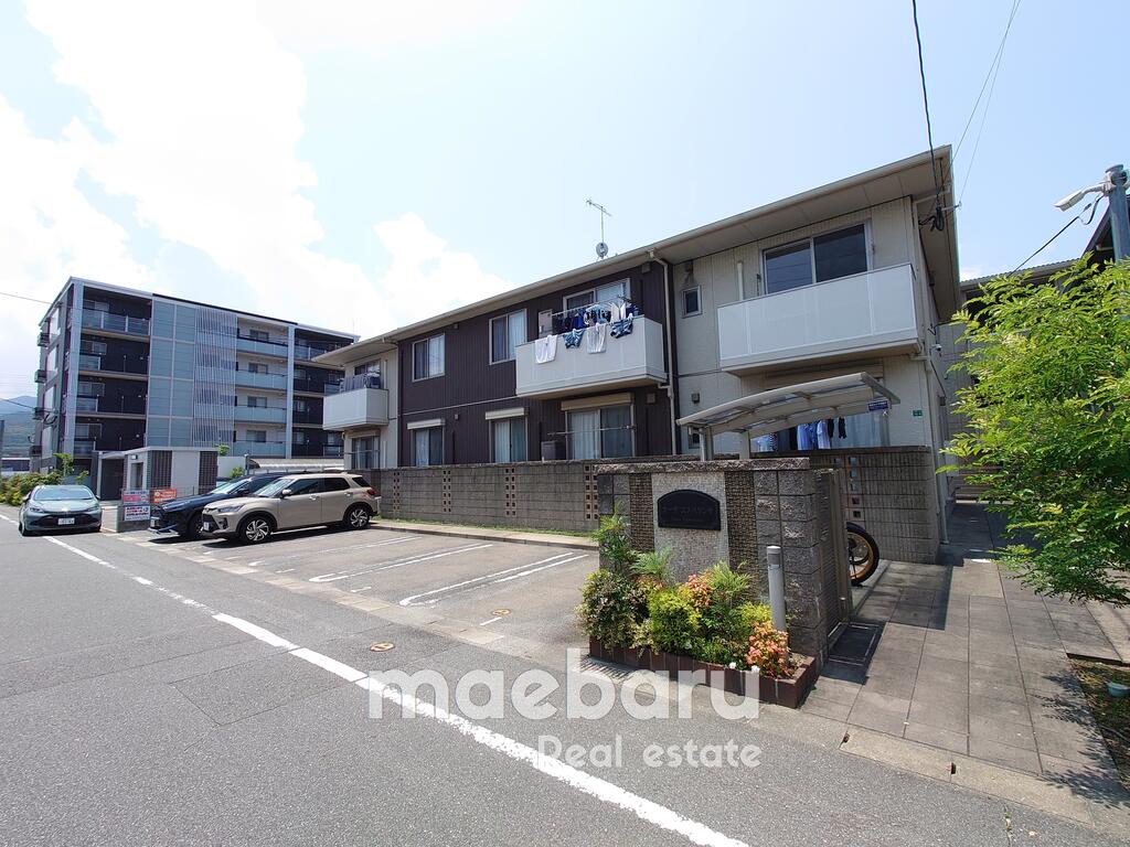 建物外観　住宅街に立地