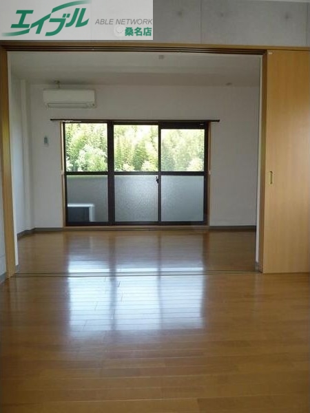 居室・リビング　同型参考写真