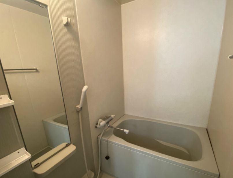 バス・シャワールーム　コンパクトで使いやすいお風呂です