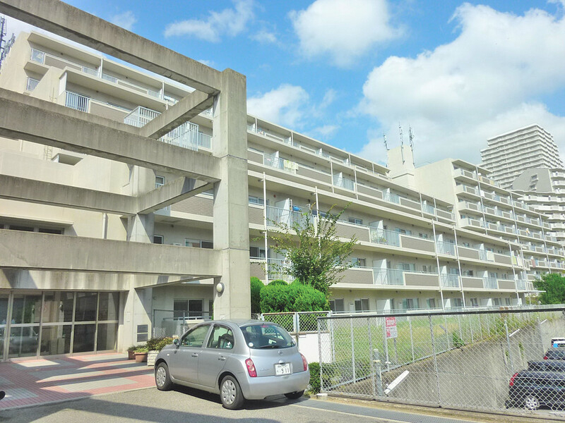 建物外観　鉄筋コンクリートなので頑丈でキレイでオシャレな外観です