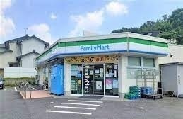 コンビニ　ファミリーマート名東貴船二丁目店（コンビニ）まで306m