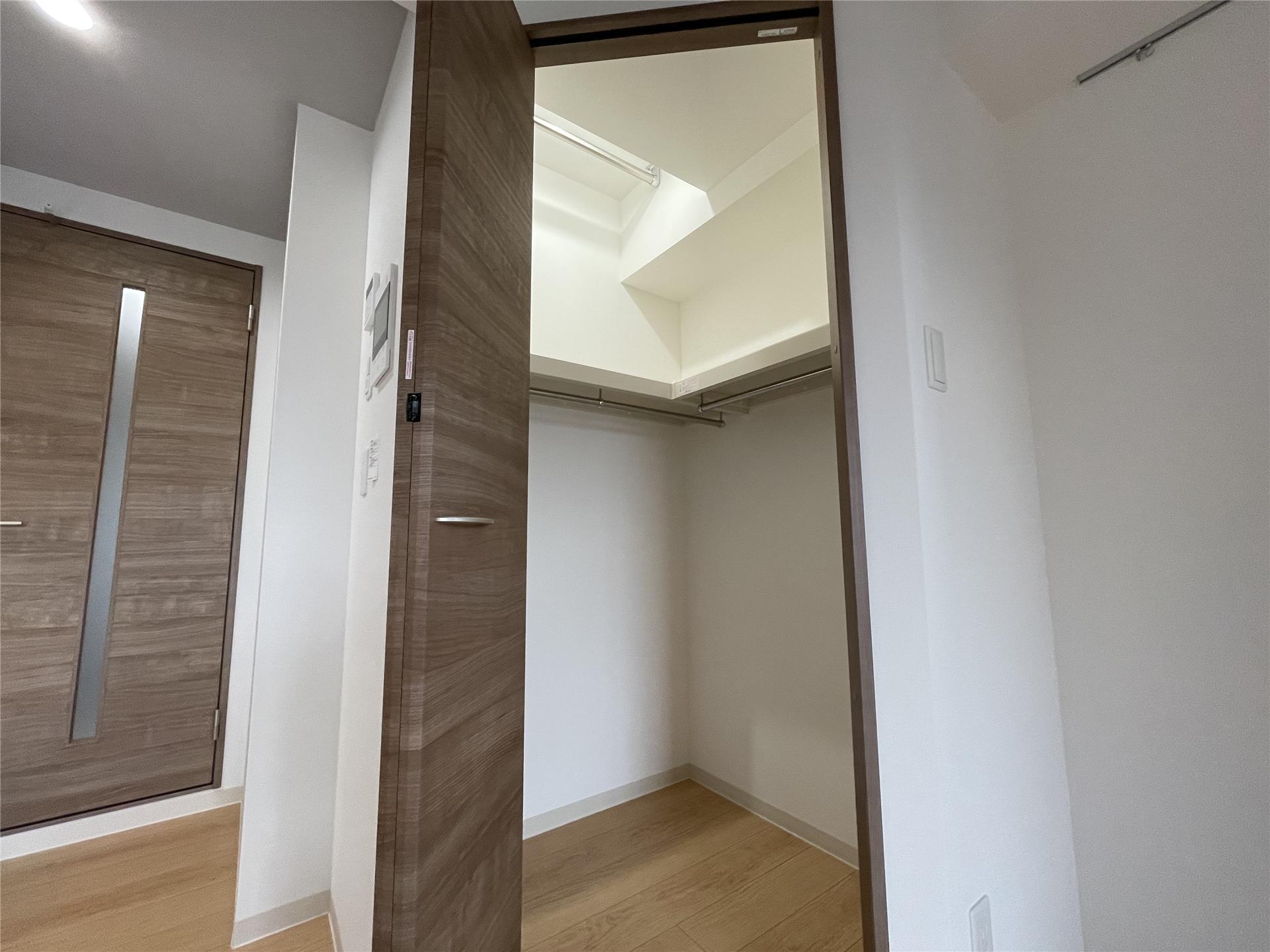 収納　人気設備のウォークインクローゼットです