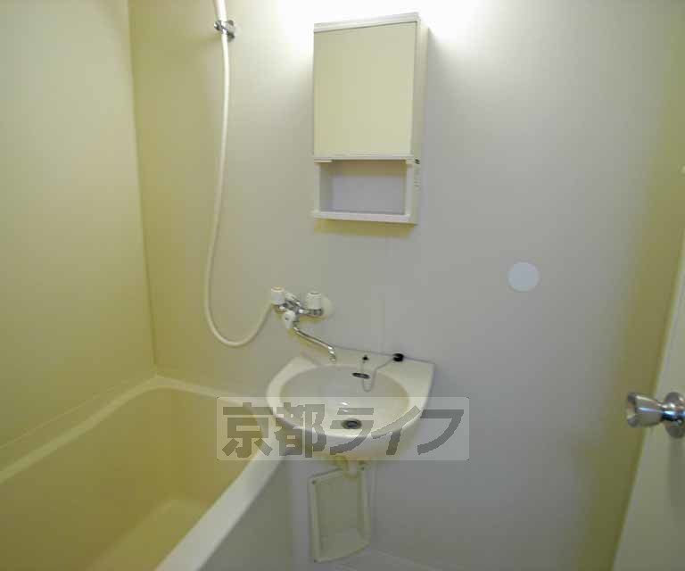 洗面設備　綺麗な洗面所です。