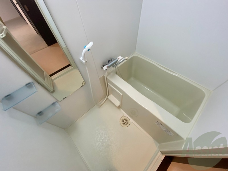 バス・シャワールーム　お風呂になります。一日の疲れを癒してくださいね。