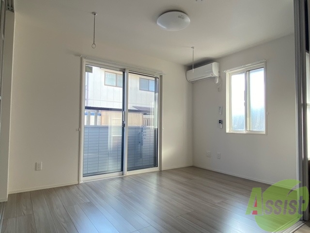 その他部屋・スペース　こちらにもエアコンがあります、ベッドを置いて寝室に