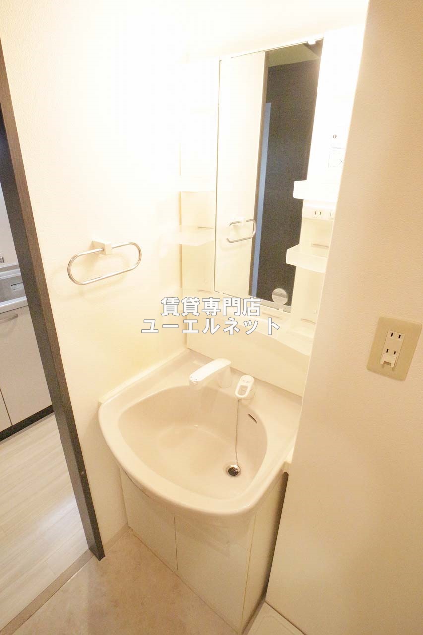 洗面設備　清潔感ある独立洗面台で毎日気持ちよく♪