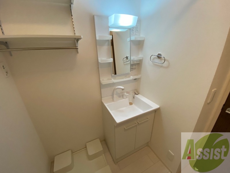 洗面設備　こちらに洗面台があります。朝の洗顔はこちらで。