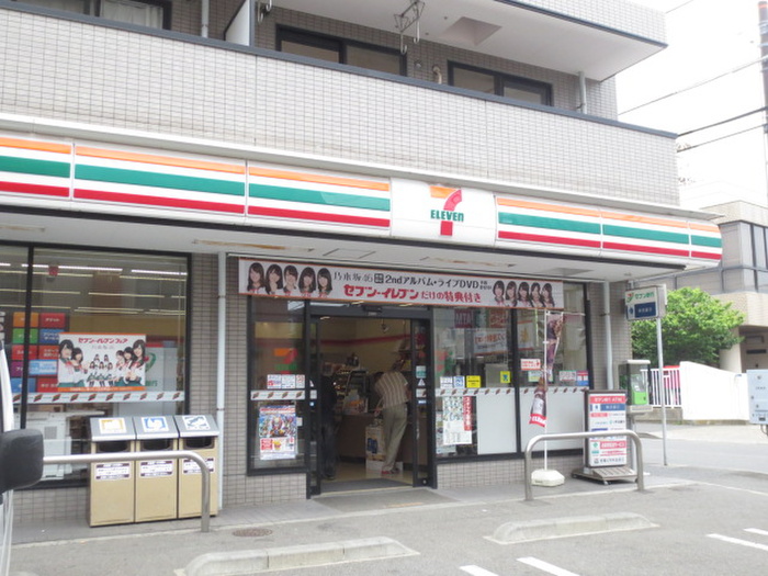 コンビニ　セブンイレブン（コンビニ）まで77m