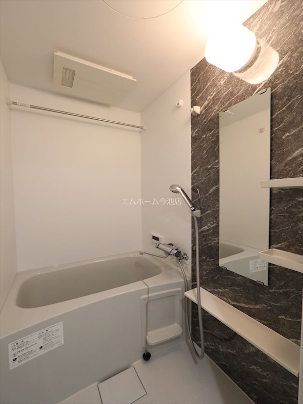 バス・シャワールーム　浴室暖房乾燥機能付バス