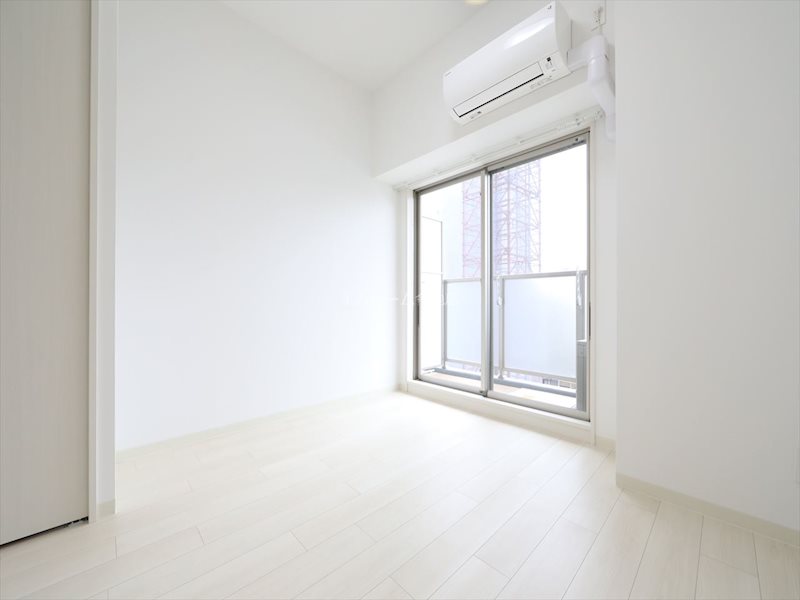 バルコニー　洋室6.0帖　エアコン完備　バルコニーに面しています