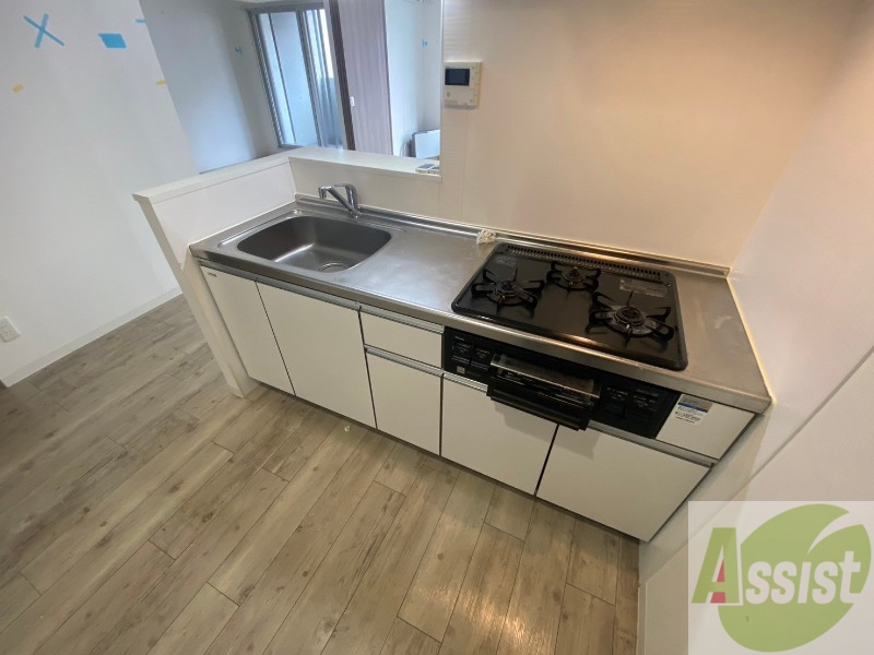 キッチン　キッチンはシックなデザインでした。洗い場も大きい。