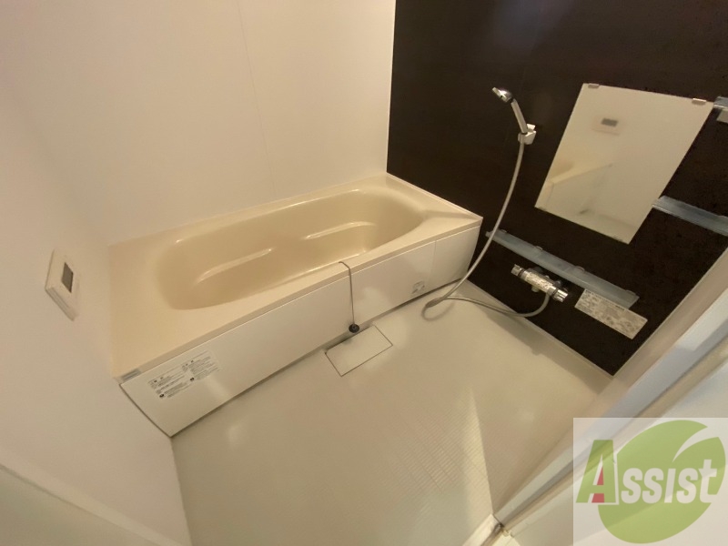 バス・シャワールーム　バスルームはこちらです。広々としてゆったり休めます。