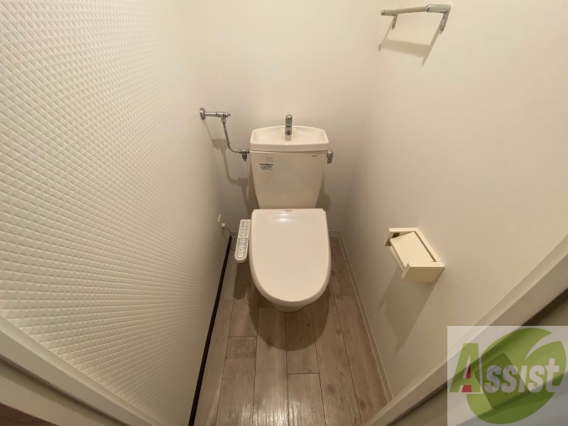 トイレ　こちらはトイレです。清潔感があり、安心して使用できます。