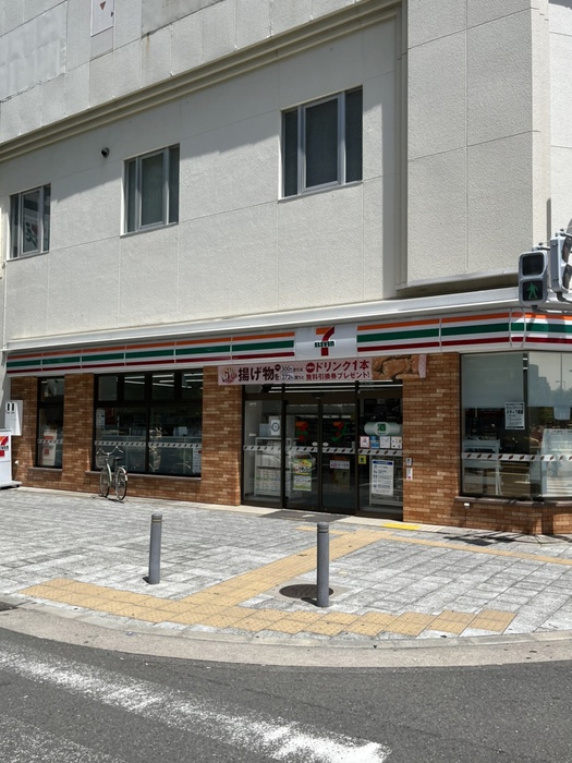 コンビニ　セブンイレブン大阪南堀江一丁目店（コンビニ）まで306m