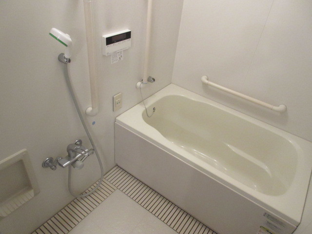 バス・シャワールーム　★浴室追い焚き機能付き★