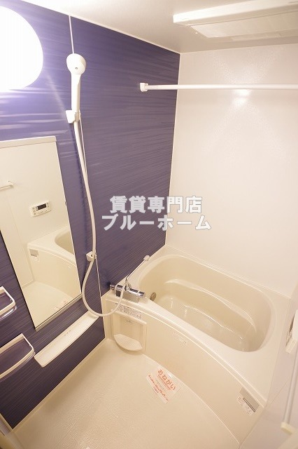 バス・シャワールーム　浴室乾燥付きバスルーム！