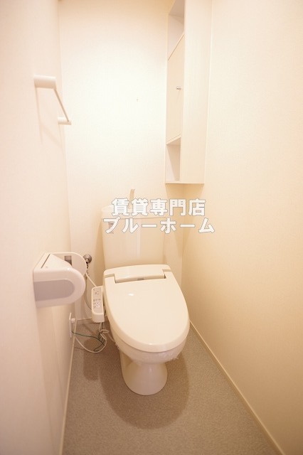 トイレ　収納付きトイレスペース！