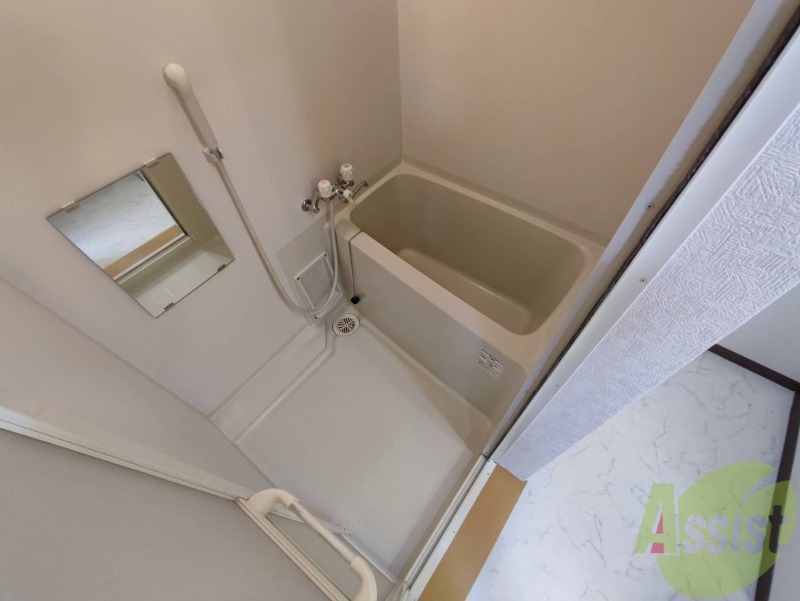 バス・シャワールーム　ユニットバスです。疲れを癒すのに欠かせませんね！