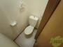 トイレ　こちらはトイレです。清潔感があり、安心して使用できます。