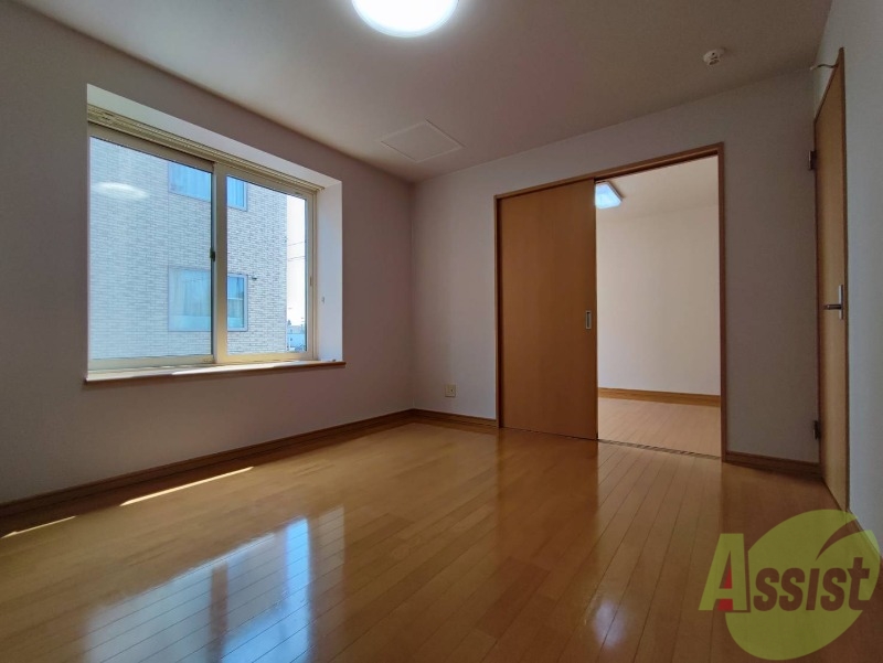 居室・リビング　広くてキレイなお部屋が広がっていて、充実した生活が送れそう。