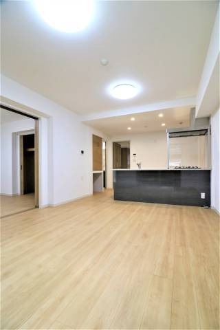 居室・リビング　家具の配置に困らないリビングですね