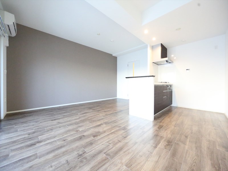 居室・リビング　ＬＤＫ15.1帖　カウンターキッチン　エアコン完備