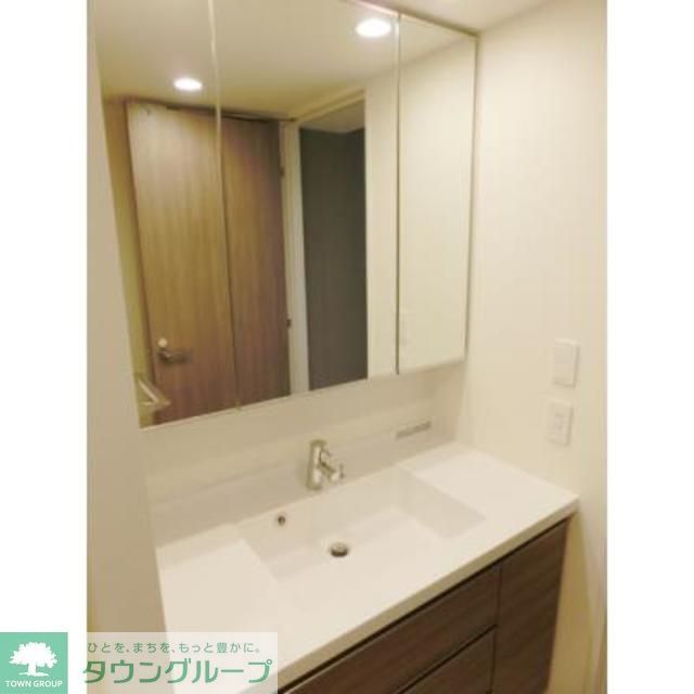 洗面設備　※写真は同タイプ住戸です。