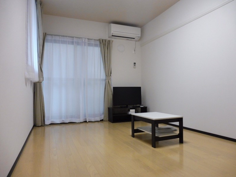 居室・リビング　家具家電付きのお部屋です。