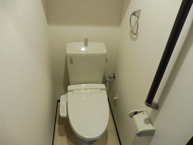 トイレ　ウォシュレット機能付トイレです。