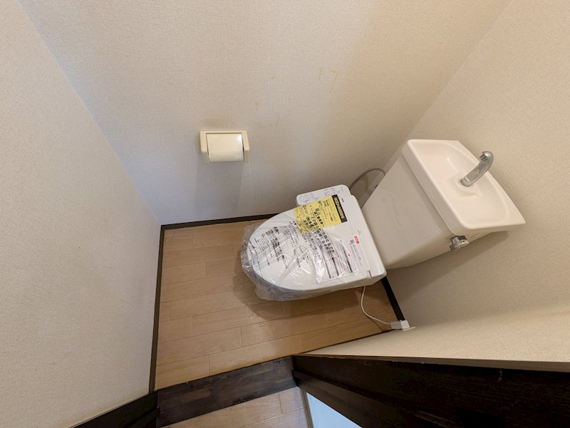 トイレ　※同物件別部屋画像の為仕様が異なる場合がございます