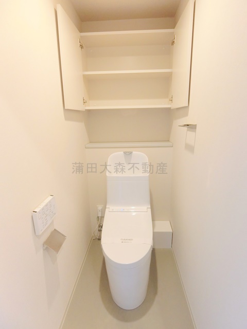 トイレ　温水洗浄便座付きタンクレストイレ